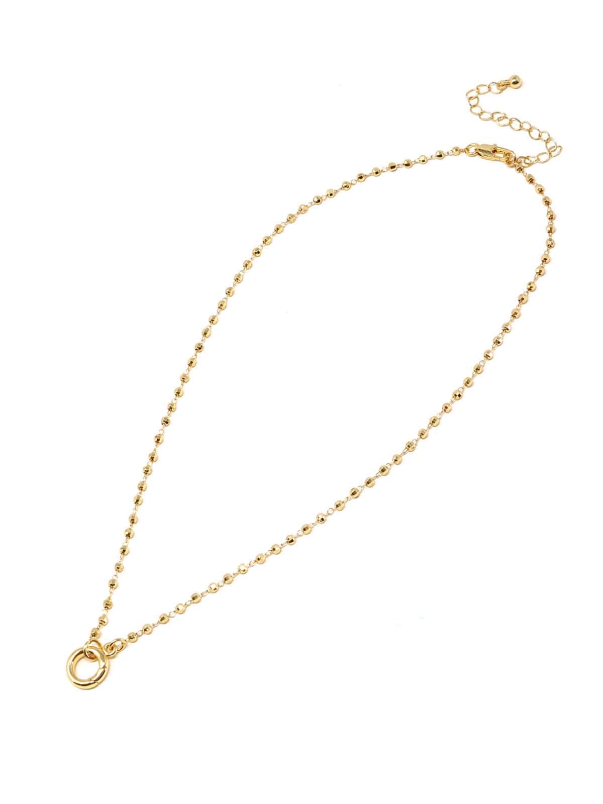 Circle Carabiner Lock Necklace - a sleek and versatile accessory ideal for daily wear, effortlessly enhancing personal style. Its innovative design allows for easy charm customization with a simple push-to-open and close mechanism.