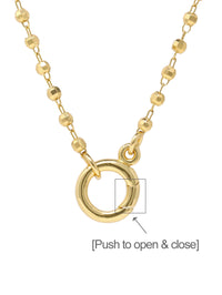 Circle Carabiner Lock Necklace - a sleek and versatile accessory ideal for daily wear, effortlessly enhancing personal style. Its innovative design allows for easy charm customization with a simple push-to-open and close mechanism.