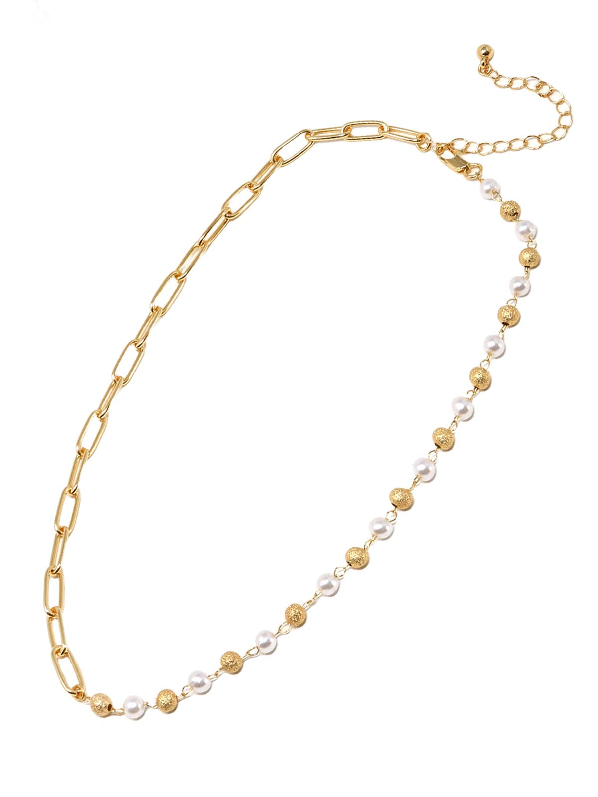 A blend of modern simplicity and timeless elegance in a paperclip chain and pearl statement necklace.