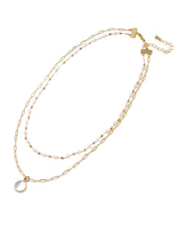 An elegant double-layered pearl and mother of pearl necklace featuring a sophisticated paperclip chain in a radiant gold finish, combining classic pearls with modern design for a timeless and stylish accessory.
