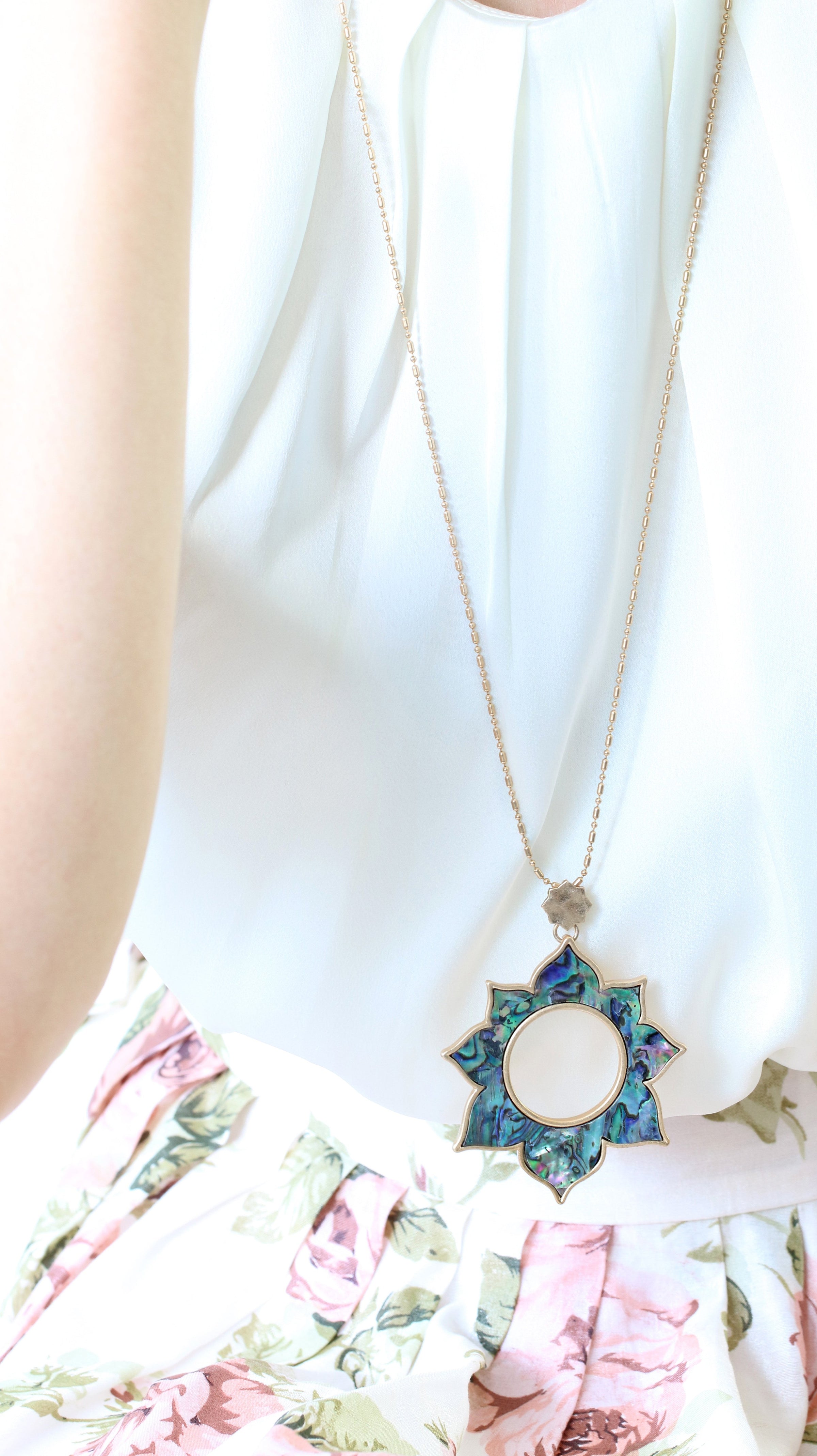 Abalone Shell Pendant Necklace - Bauble Sky