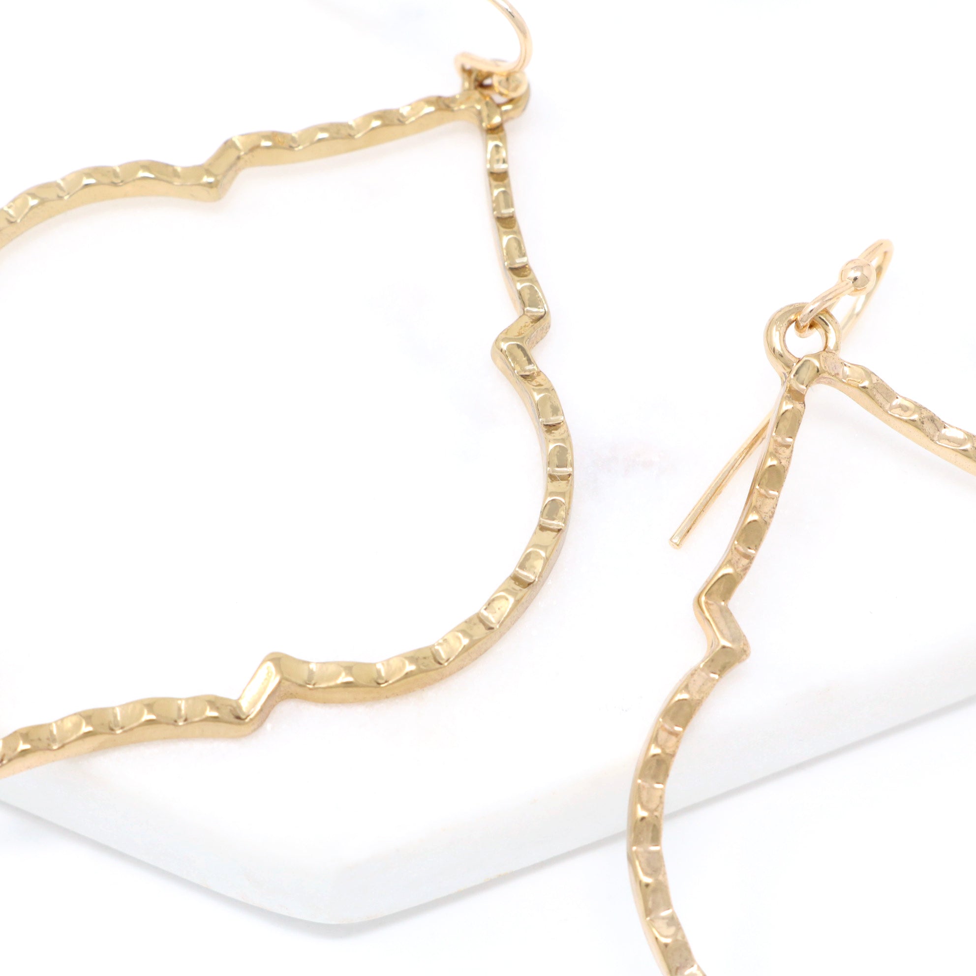 Quatrefoil Lightweight Metal Drop Earrings,