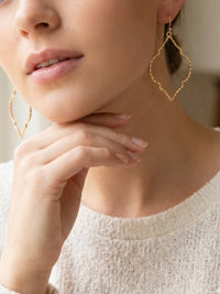Quatrefoil Lightweight Metal Drop Earrings,
