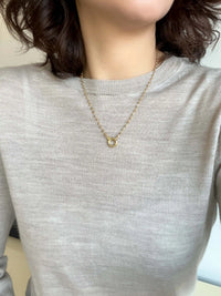 Circle Carabiner Lock Necklace - a sleek and versatile accessory ideal for daily wear, effortlessly enhancing personal style. Its innovative design allows for easy charm customization with a simple push-to-open and close mechanism.