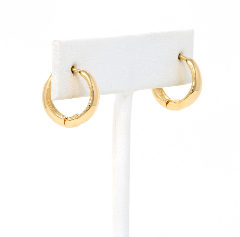 Modern simple huggie earrings made of gold filled.