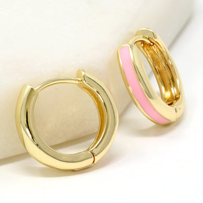 A pair of light pink epoxy color painted 15mm small huggie earrings.