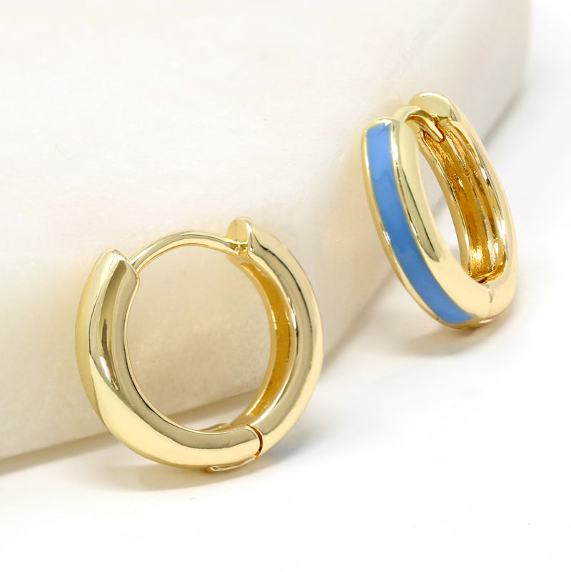 A pair of tranquil blue epoxy color painted 15mm small huggie earrings.