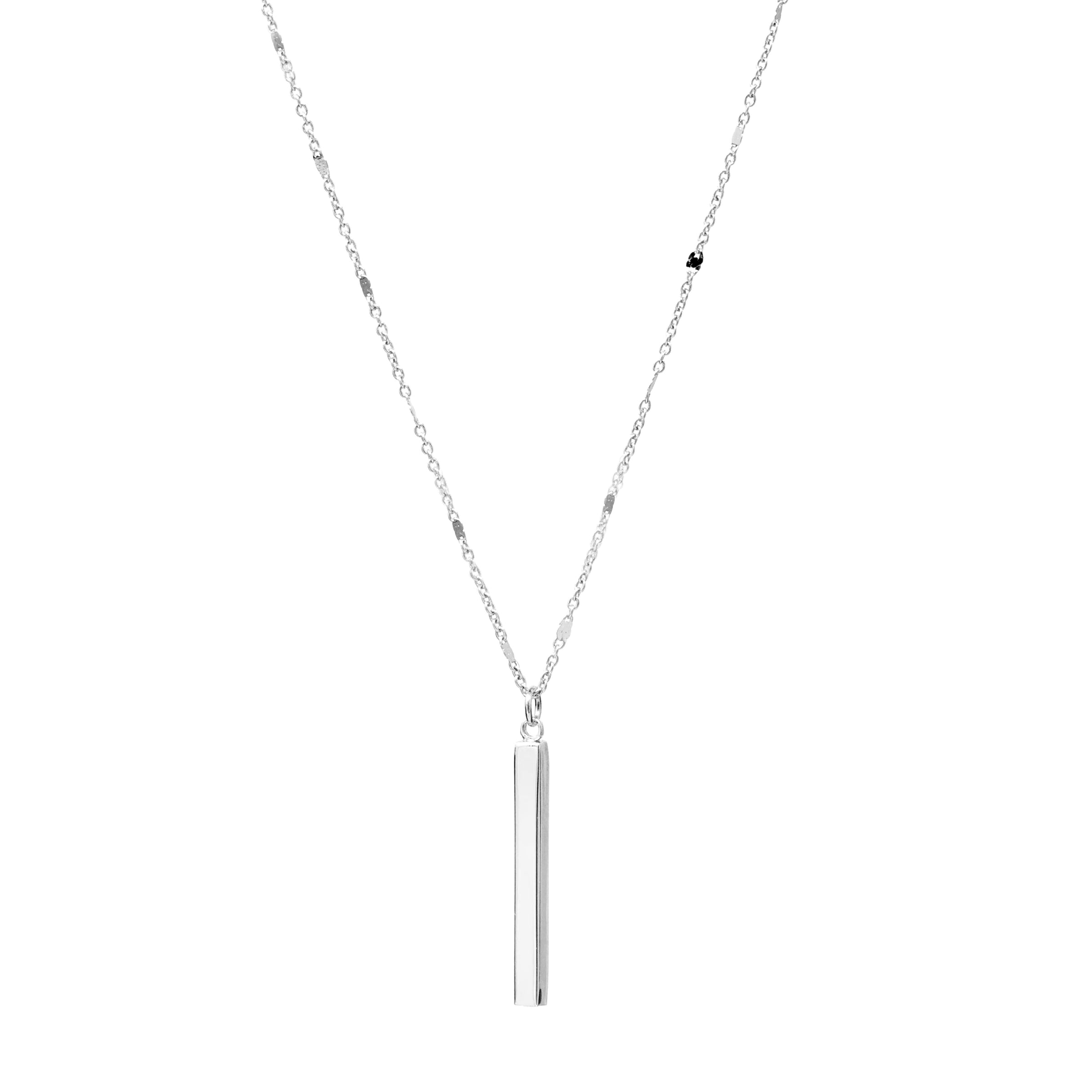 A simple  skinny bar charm short necklace in silver.